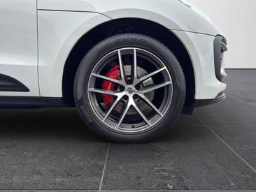 Porsche Macan S — photo 23
