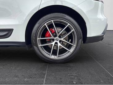 Porsche Macan S — photo 25