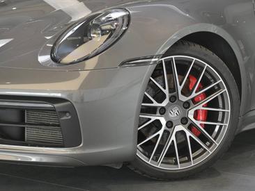 Porsche 992 I Carrera 4S — photo 6