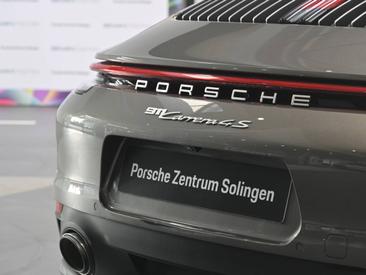 Porsche 992 I Carrera 4S — photo 9