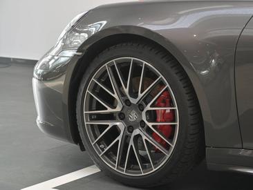 Porsche 992 I Carrera 4S — photo 10