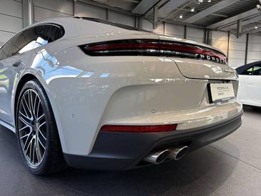 Porsche Panamera III 4 E-Hybrid — photo 10
