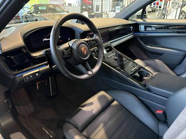 Porsche Panamera III 4 E-Hybrid — photo 14