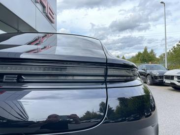 Porsche Panamera III 4 E-Hybrid — photo 12