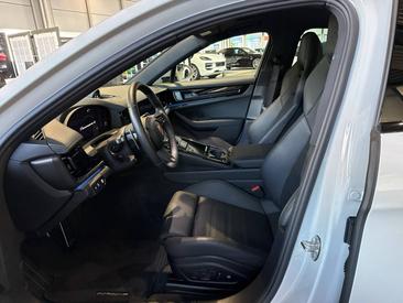 Porsche Panamera III 4 E-Hybrid — photo 16