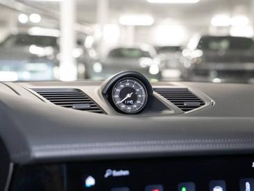 Porsche Panamera III 4 E-Hybrid — photo 30