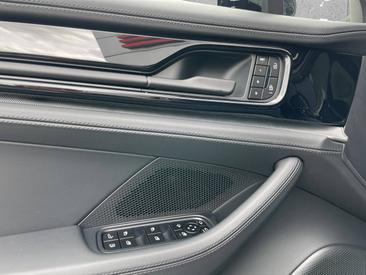 Porsche Panamera III 4 E-Hybrid — photo 27