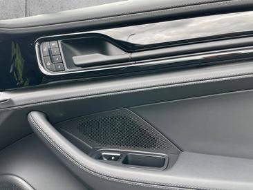 Porsche Panamera III 4 E-Hybrid — photo 28