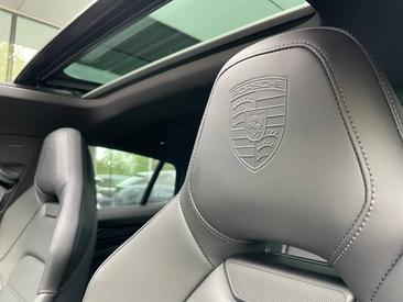 Porsche Panamera III 4 E-Hybrid — photo 35