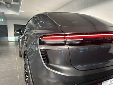 Porsche Macan Electrique Turbo — photo 10