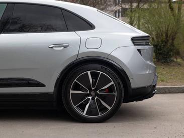 Porsche Macan Electrique Turbo — photo 10