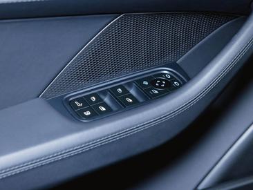 Porsche Panamera III 4 E-Hybrid — photo 24