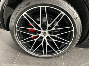 Porsche Macan Electrique Turbo — photo 12