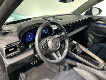 Porsche Macan Electrique Turbo — photo 16