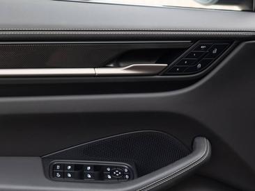 Porsche Macan Electrique Turbo — photo 31