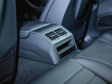 Porsche Panamera III 4 E-Hybrid — photo 44