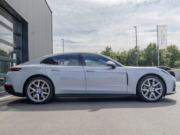 Porsche Panamera III 4 E-Hybrid — photo 6