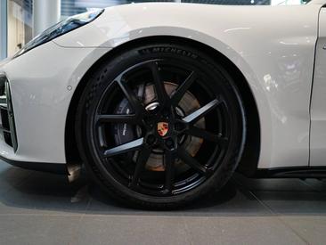 Porsche Panamera III 4 E-Hybrid — photo 6