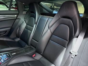 Porsche Panamera II 4 E-Hybrid — photo 16