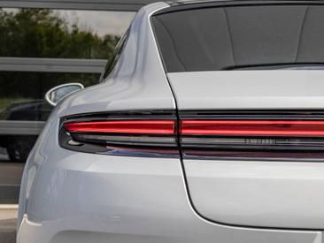Porsche Panamera III 4 E-Hybrid — photo 10