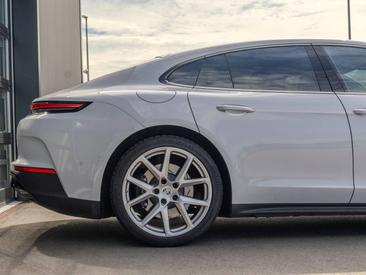Porsche Panamera III 4 E-Hybrid — photo 12