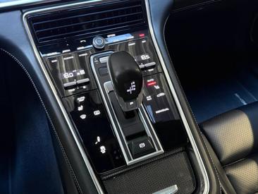 Porsche Panamera II 4 E-Hybrid — photo 23