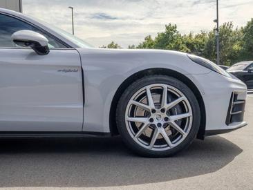 Porsche Panamera III 4 E-Hybrid — photo 13