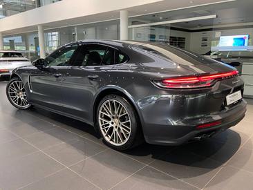 Porsche Panamera II ph2 4 Platinum Edition — photo 3