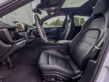 Porsche Panamera III 4 E-Hybrid — photo 18