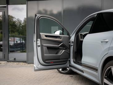 Porsche Cayenne III S E-Hybrid Coupé — photo 27