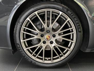 Porsche Panamera II ph2 4 Platinum Edition — photo 10