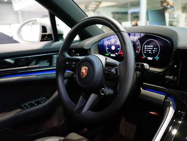 Porsche Panamera III 4 E-Hybrid — photo 28