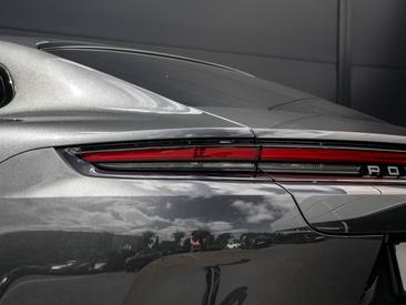 Porsche Panamera III 4 E-Hybrid — photo 8