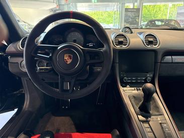 Porsche 718 type 982 Cayman GT4 — photo 17