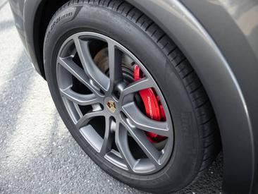 Porsche Cayenne III GTS — photo 11