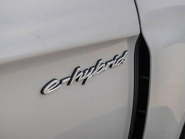 Porsche Panamera III 4 E-Hybrid — photo 35