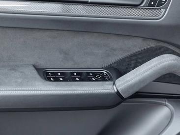 Porsche Cayenne III GTS — photo 19