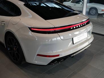 Porsche Panamera III 4 E-Hybrid — photo 39