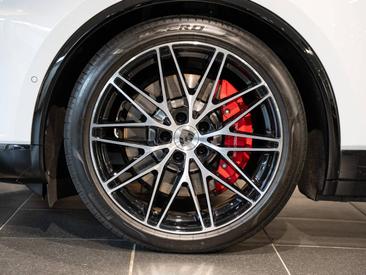 Porsche Macan Electrique Turbo — photo 12