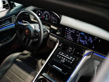 Porsche Panamera III 4 E-Hybrid — photo 40