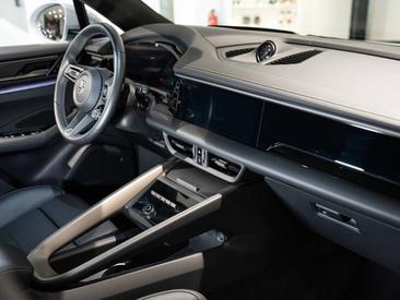 Porsche Macan Electrique Turbo — photo 16