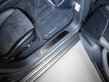 Porsche Panamera II ph2 GTS Sport Turismo — photo 28