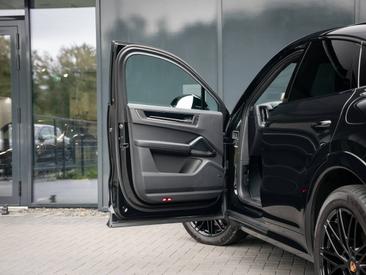 Porsche Cayenne III S E-Hybrid Coupé — photo 27