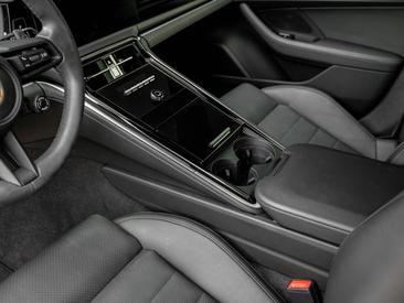 Porsche Panamera III 4 E-Hybrid — photo 31