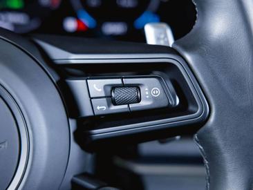 Porsche Panamera III 4S E-Hybrid — photo 32