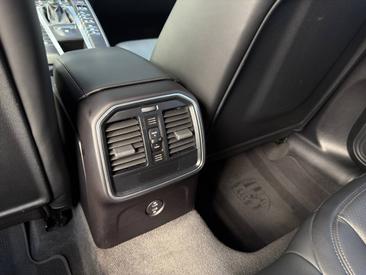 Porsche Macan GTS — photo 24