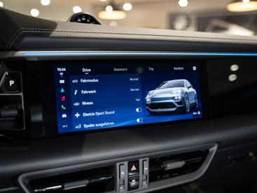 Porsche Macan Electrique Turbo — photo 35