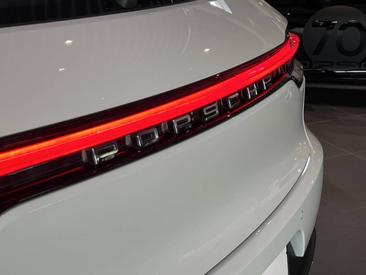 Porsche Macan S — photo 7