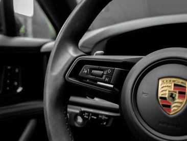 Porsche Panamera III 4 E-Hybrid — photo 39
