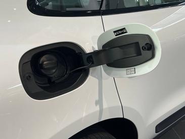 Porsche Macan S — photo 13
